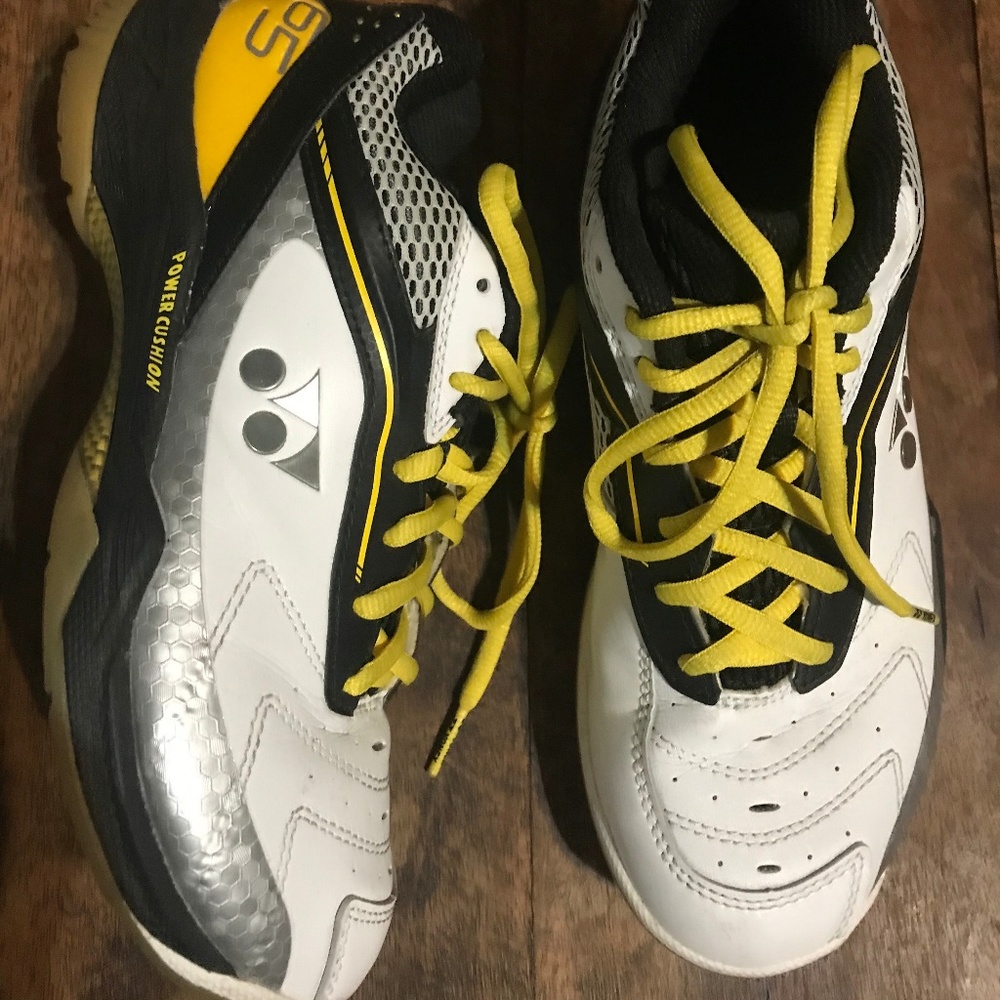 Yonex (badminton shoes US size 6)